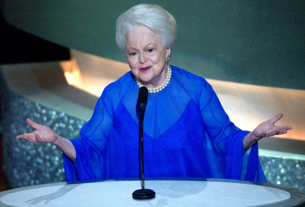 **EMBARGOED AT THE REQUEST OF THE MOTION PICTURE ACADEMY FOR USE UPON CONCLUSION OF ACADEMY AWARDS TELECAST** Actress Olivia de Havilland actress a segment on an Oscar winner reunion during at the 75th annual Academy Awards on Sunday, March 23, 2003, in Los Angeles. (AP Photo/Kevork Djansezian)** TV OUT ONLINE OUT ** [[[HA ARCHIVO]]] OSCARS