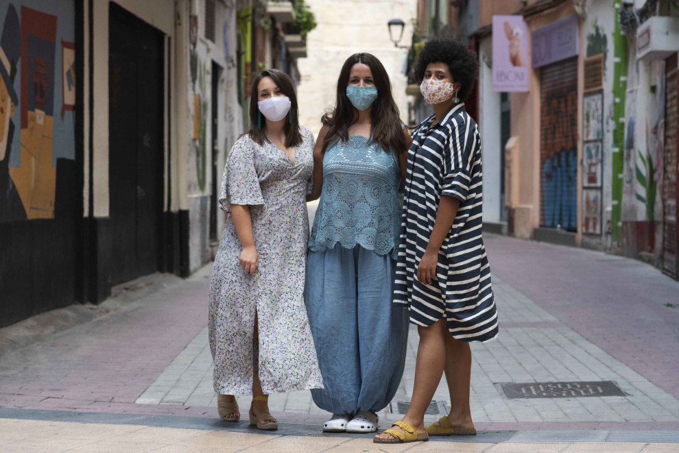Sandra, Ana y Taimyr, en la calle Santa Isabel.