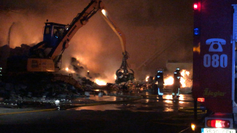 Incendio esta madrugada en una fábrica de Malpica (Zaragoza).