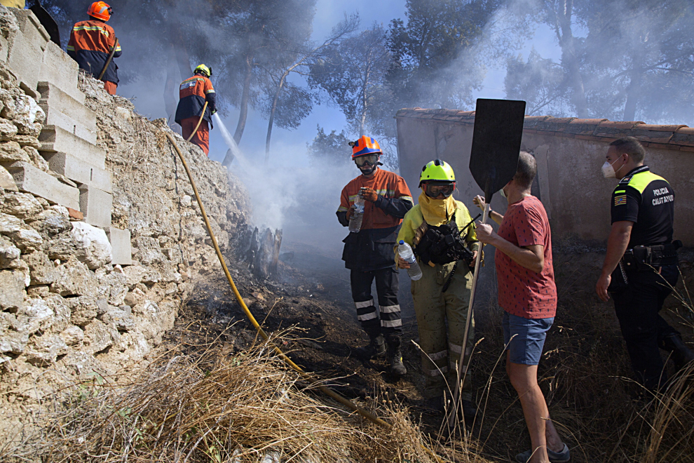 Un incendio calcina cinco hectáreas de campos cerca de la A2, a la altura de Calatayud