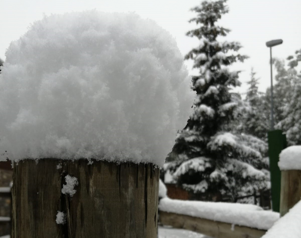 Muchos puntos del Pirineo, como XXXX, han amanecido con importantes espesores de nieve.