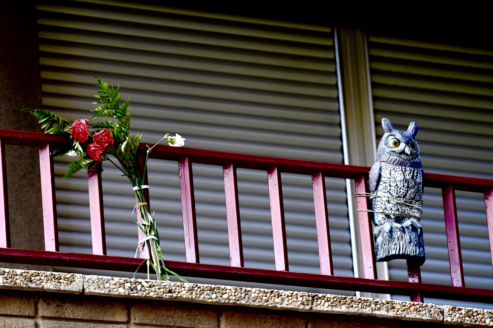 Balcones engalanados en el Día del Pilar