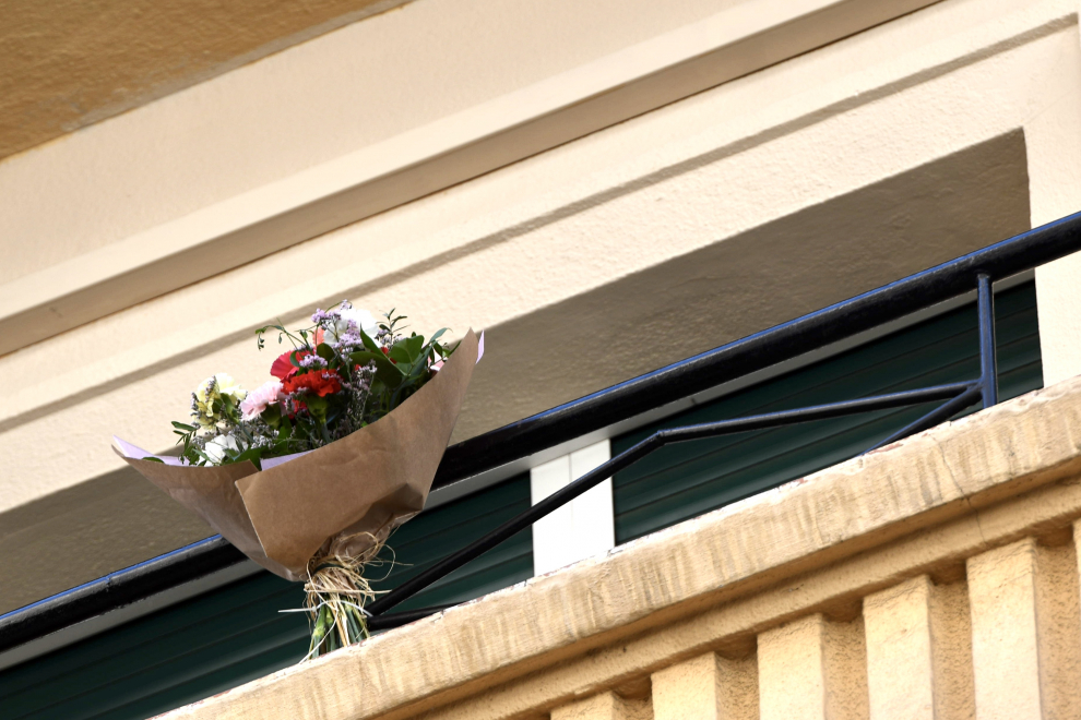 Balcones engalanados en el Día del Pilar