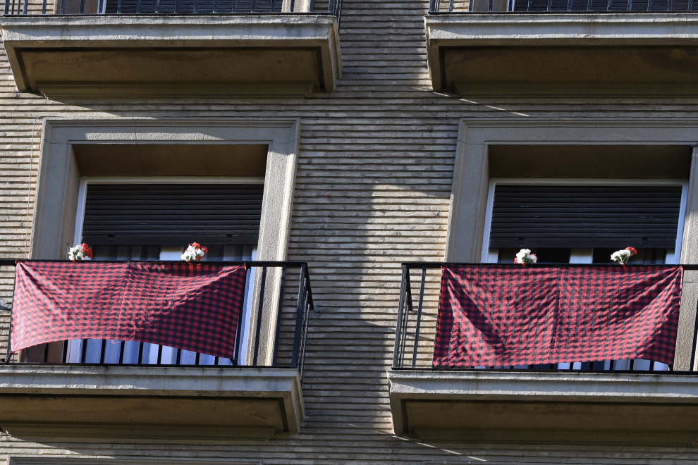 Balcones engalanados en el Día del Pilar 2020 en Zaragoza
