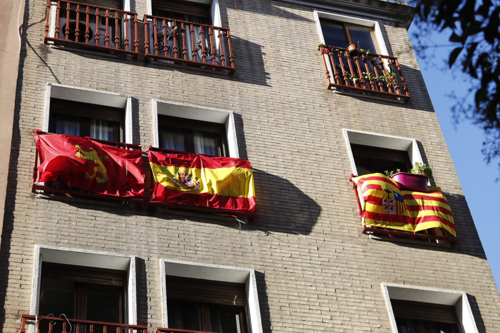 Balcones engalanados en el Día del Pilar 2020 en Zaragoza