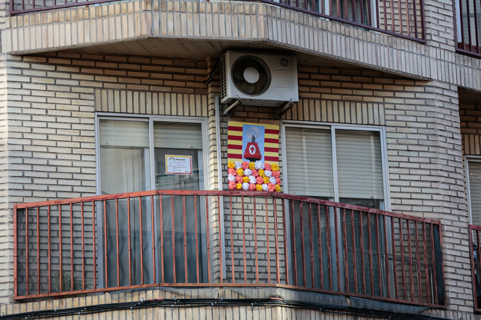 Balcones engalanados en el Día del Pilar 2020 en Zaragoza