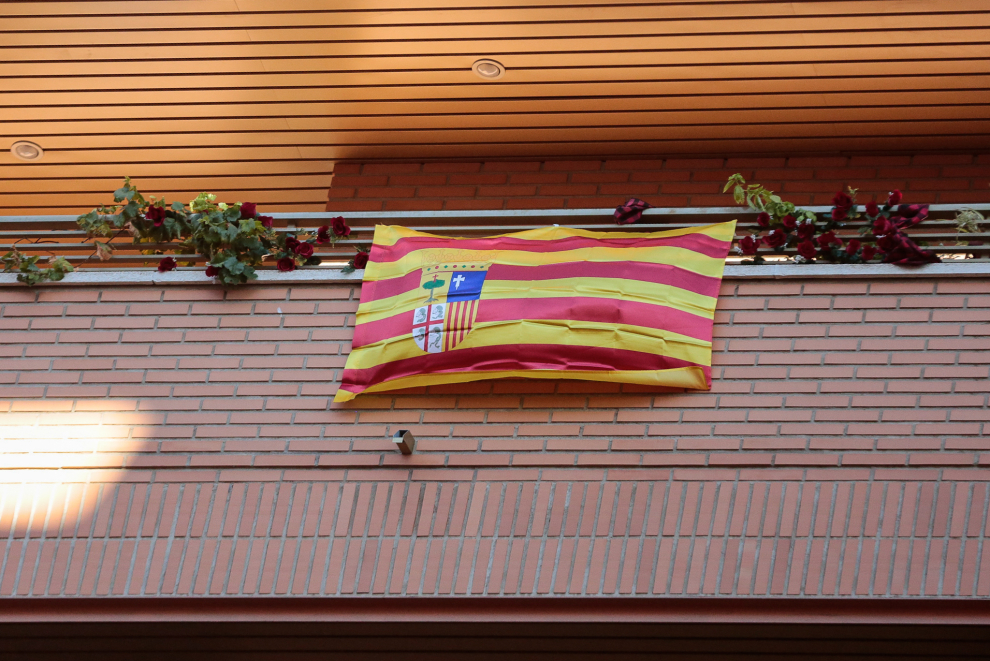Balcones engalanados en el Día del Pilar 2020 en Zaragoza