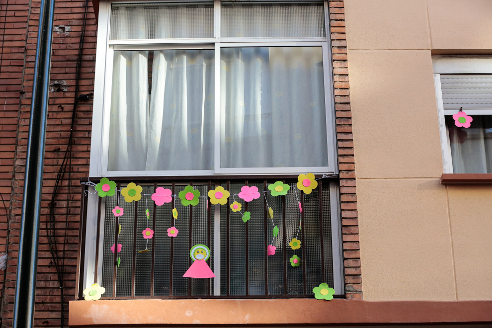 Balcones engalanados en el Día del Pilar 2020 en Zaragoza