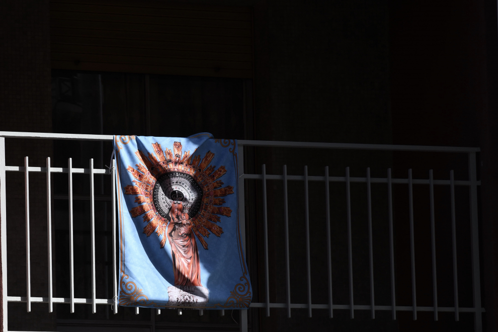 Balcones engalanados en el Día del Pilar 2020 en Zaragoza