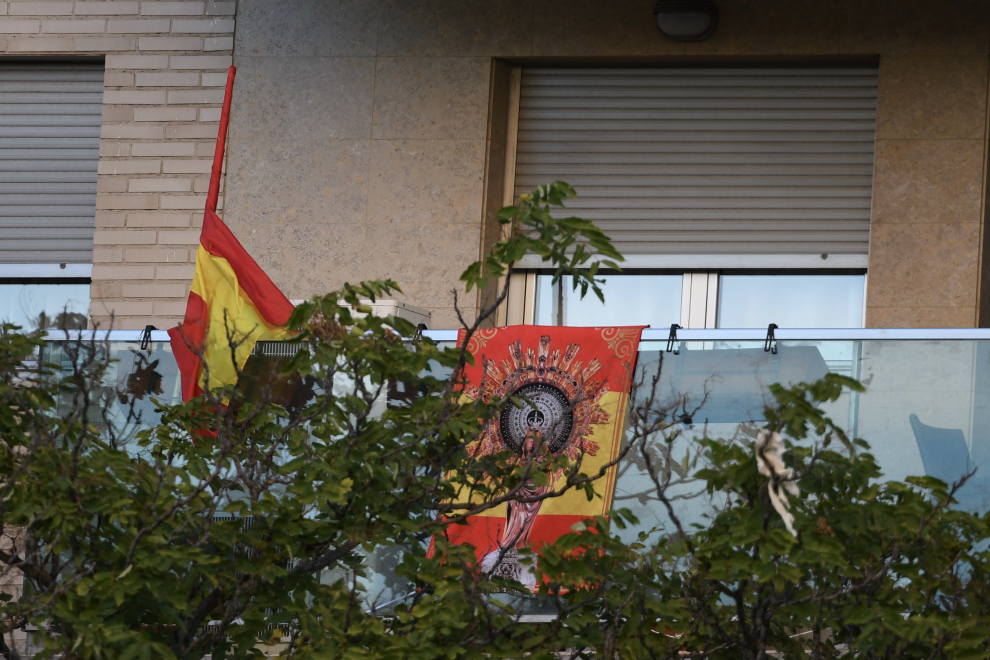 Balcones engalanados en el Día del Pilar de 2020 en Zaragoza
