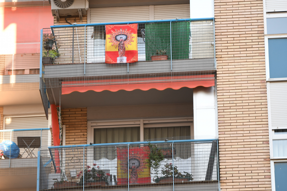 Balcones engalanados en Zaragoza el Día del Pilar 2020