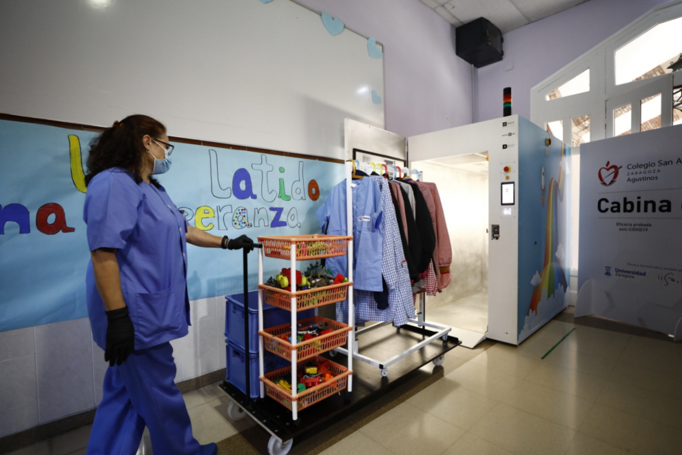 HMY Yudigar diseña una cabina que desinfecta prendas de ropa con ozono.