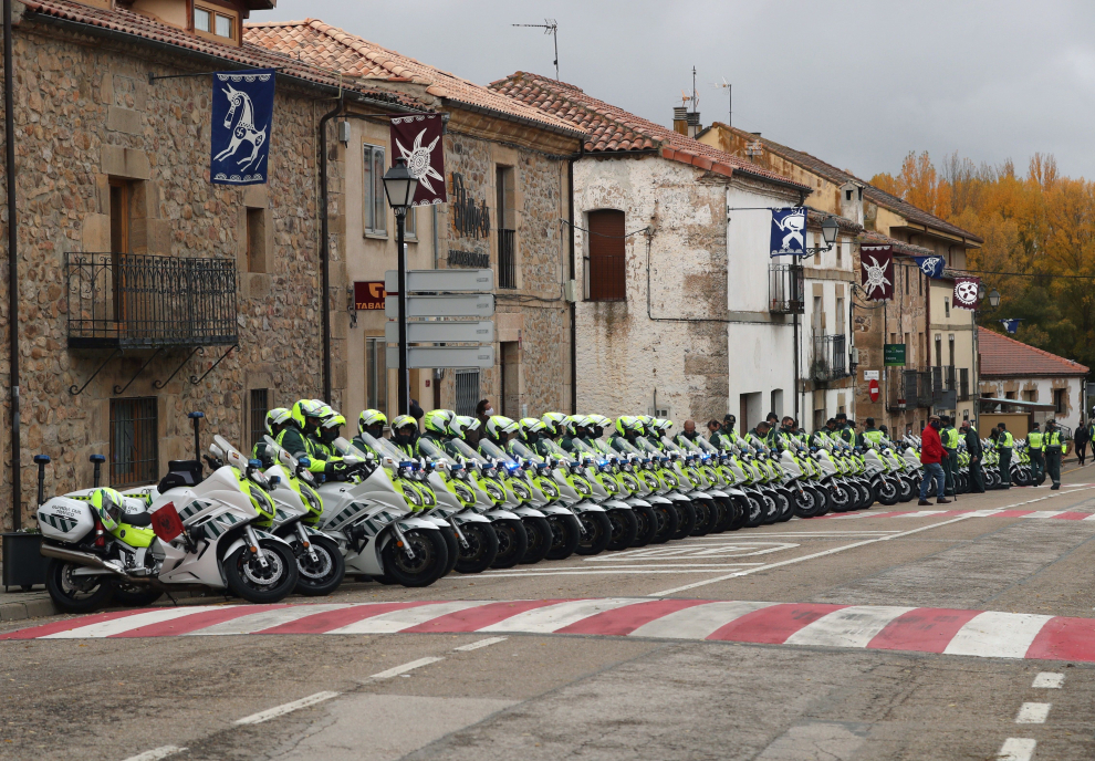Dispositivo policial durante la cuarta etapa de la Vuelta Ciclista a España, entre Garray y Ejea de los Caballeros
