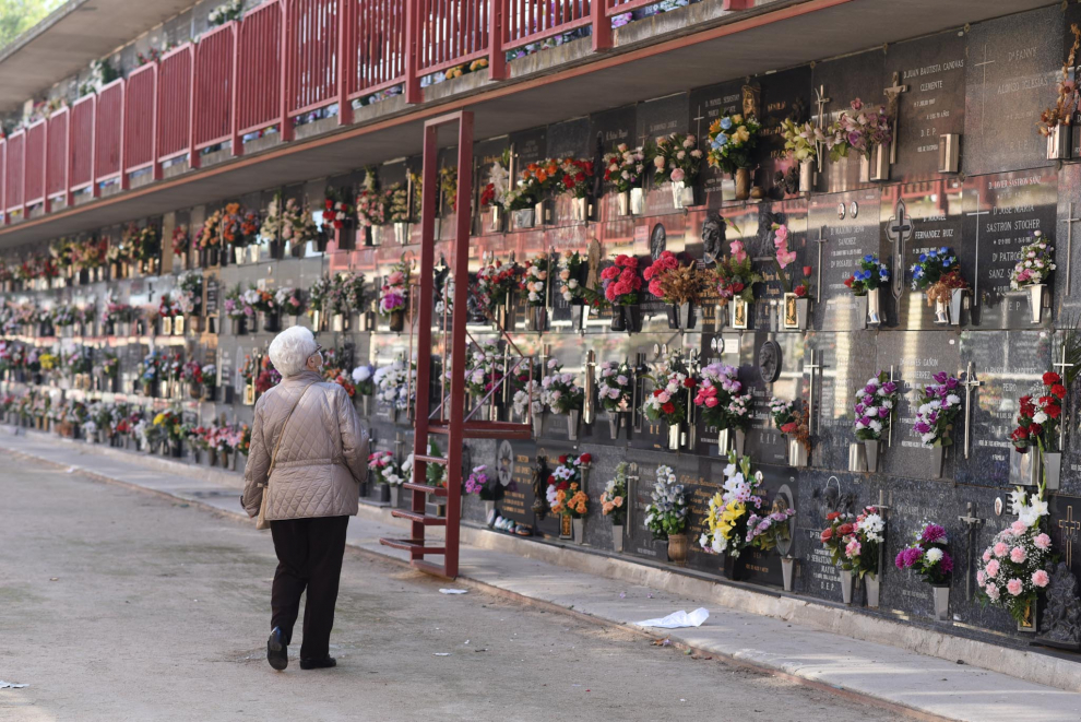 Día de Todos los Santos en el cementerio de Torrero.