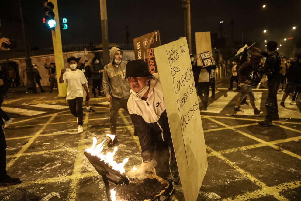 14 November 2020, Peru, Lima: A protester holds a placard during a protest against the impeachment of President Martin Vizcarra. Photo: Carlos Garcia Granthon/ZUMA Wire/dpa..14/11/2020 ONLY FOR USE IN SPAIN[[[EP]]] 14 November 2020, Peru, Lima: A protester holds a placard during a protest against the impeachment of President Martin Vizcarra. Photo: Carlos Garcia Granthon/ZUMA Wire/dpa