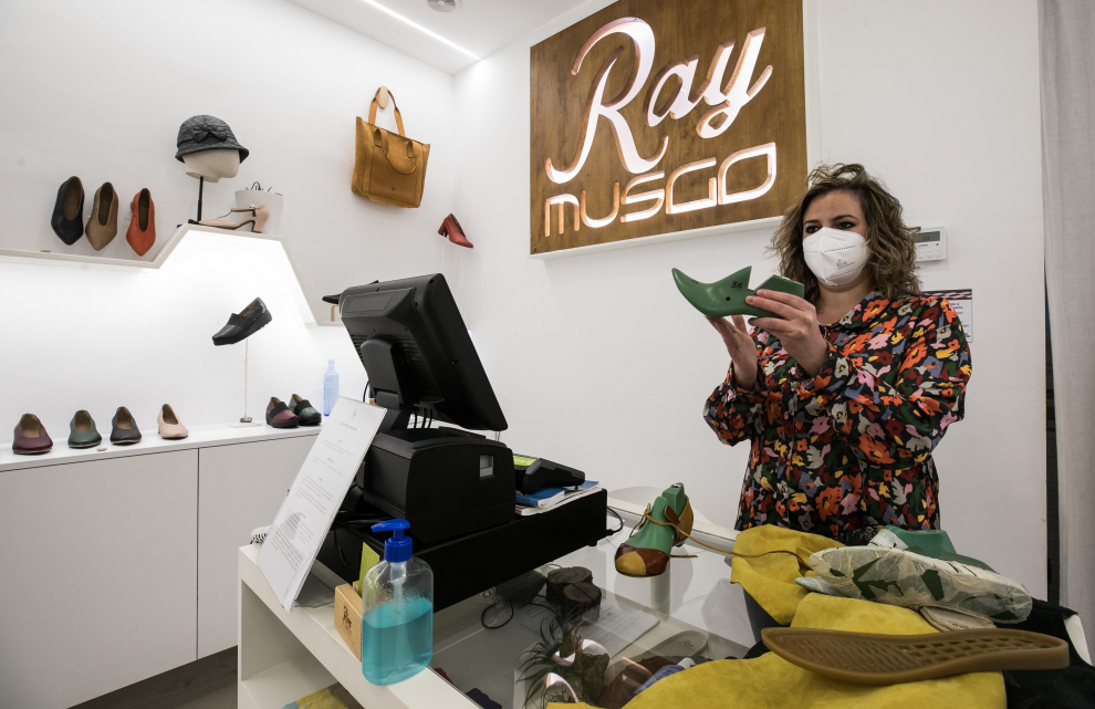 Lorena Gasco, de Ray Musgo, explica cómo es el proceso de fabricación de su calzado.