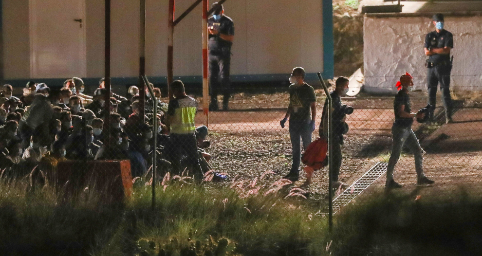 Llegada de los inmigrantes al campamento de Barranco Seco, en Las Palmas.