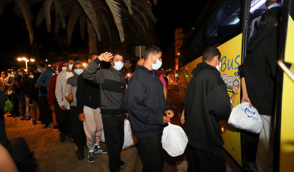Migraciones y el Gobierno de Ccanarias realojan a los inmigrantes que abandonaron Arguineguin