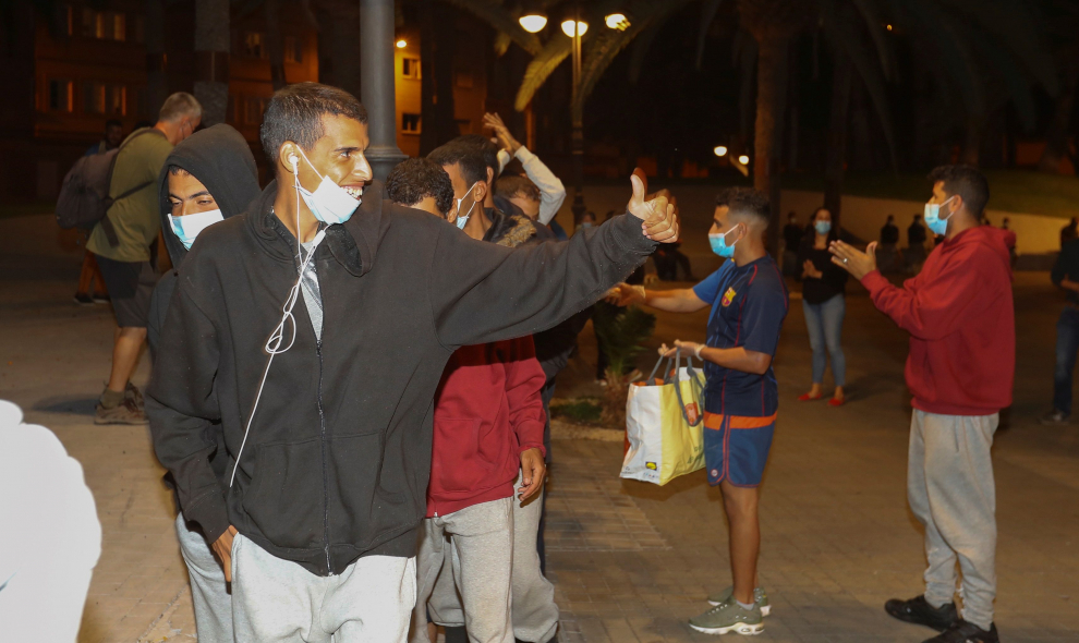 Migraciones y el Gobierno de Ccanarias realojan a los inmigrantes que abandonaron Arguineguin