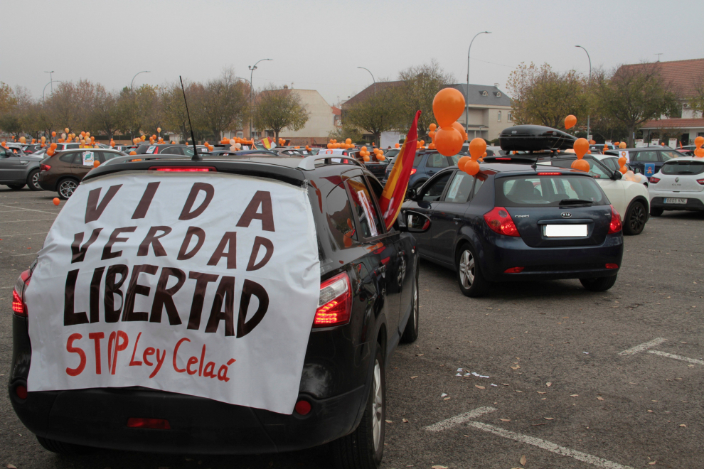La 'marea naranja' de la concertada abarrota las calles contra le ley Celaá