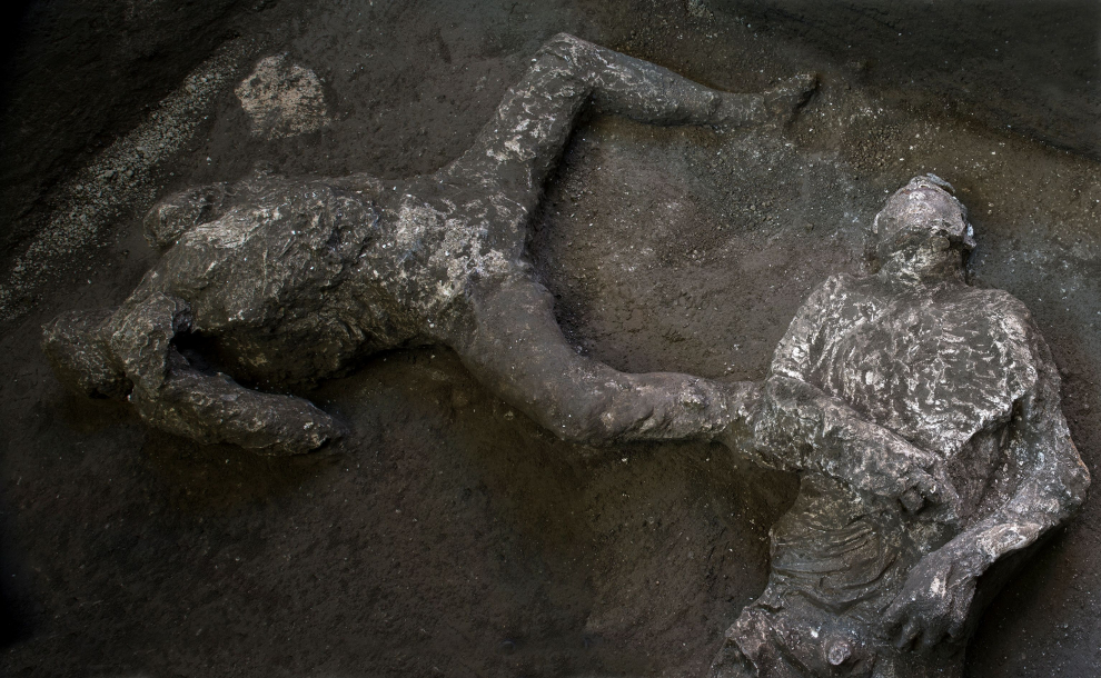 Remains of two men who died in the volcanic eruption that destroyed the ancient Roman city of Pompeii in 79 AD are discovered in a dig carried out during the coronavirus disease (COVID-19) pandemic in Pompeii, Italy November 18, 2020. Picture taken November 18, 2020. Luigi Spina/Handout via REUTERS    REUTERS ATTENTION EDITORS - THIS IMAGE HAS BEEN SUPPLIED BY A THIRD PARTY. NO RESALES. NO ARCHIVES[[[REUTERS VOCENTO]]] ITALY-POMPEII/