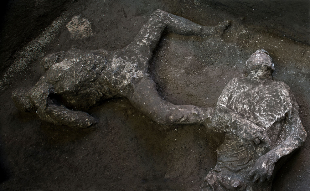 Remains of two men who died in the volcanic eruption that destroyed the ancient Roman city of Pompeii in 79 AD are discovered in a dig carried out during the coronavirus disease (COVID-19) pandemic in Pompeii, Italy November 18, 2020. Picture taken November 18, 2020. Luigi Spina/Handout via REUTERS    REUTERS ATTENTION EDITORS - THIS IMAGE HAS BEEN SUPPLIED BY A THIRD PARTY.[[[REUTERS VOCENTO]]] ITALY-POMPEII/