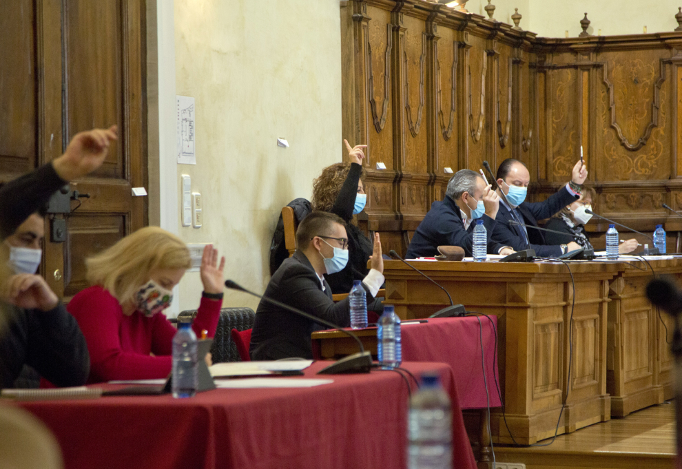 Cruce de reproches entre gobierno y oposición en un pleno bronco en Calatayud