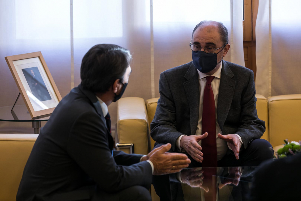 Lambán se reúne con representantes del sector taurino