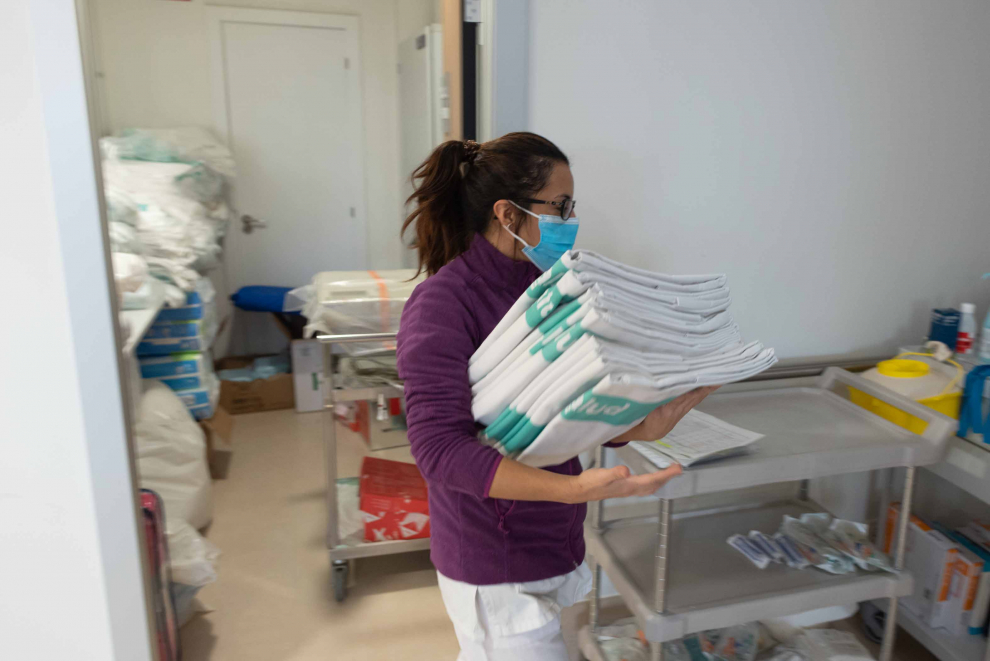 Así funciona la unidad de hospitalización del Clínico en el centro covid de Casetas