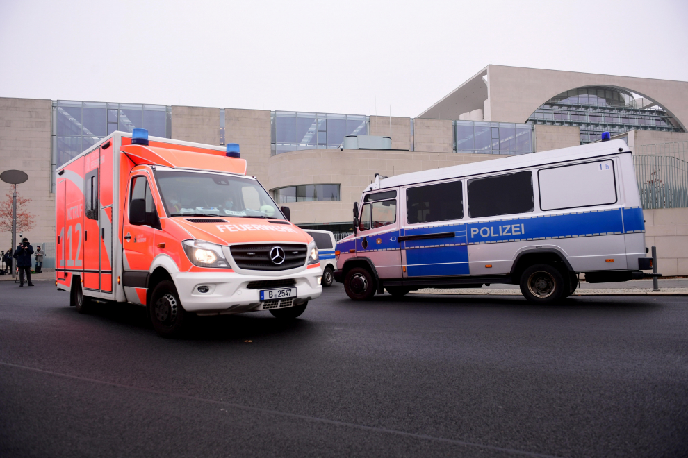 Car crashes in the gate of Chancellery in Berlin