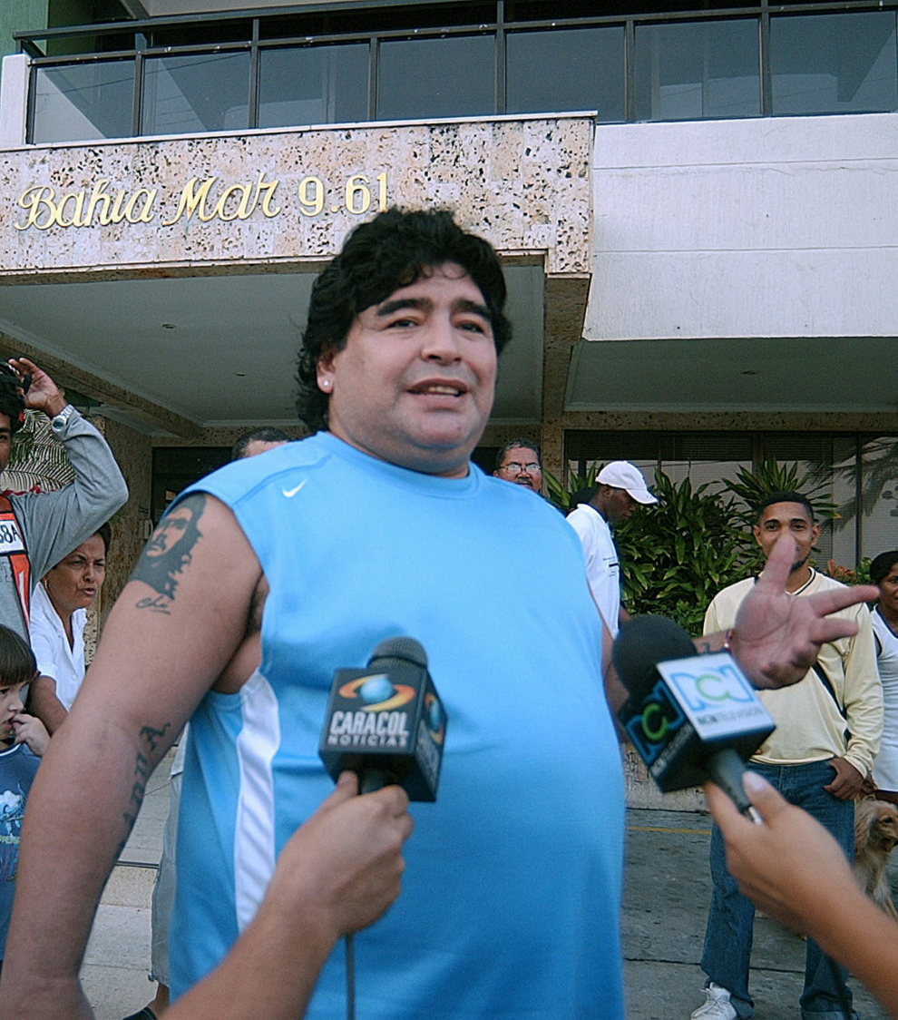 El 16/02/05, tras ser sometido a una operación para reducirle el estómago en la ciudad de Cartagena, Colombia.
