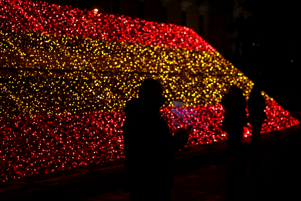 Cars are seen under a part of a one kilometre-long Christmas illuminations with the colours of the Spanish flag, amid the coronavirus disease (COVID-19) outbreak in Madrid, Spain, November 26, 2020. REUTERS/Sergio Perez[[[REUTERS VOCENTO]]] CHRISTMAS-SEASON/SPAIN-LIGHTS