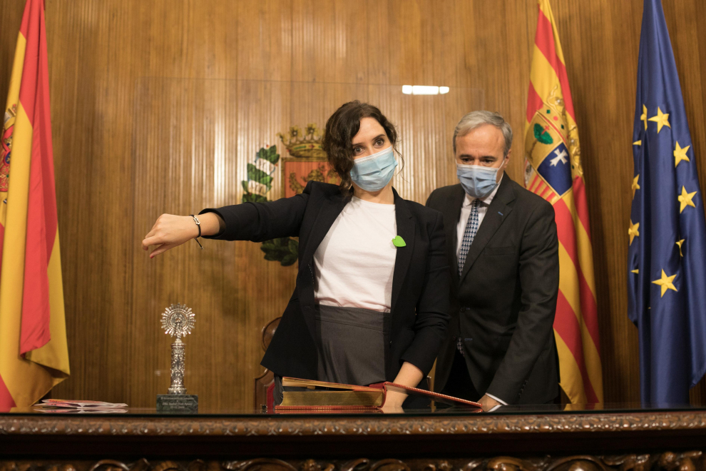 La presidenta de Madrid, Isabel Díaz Ayuso, con el alcalde de Zaragoza, Jorge Azcón.