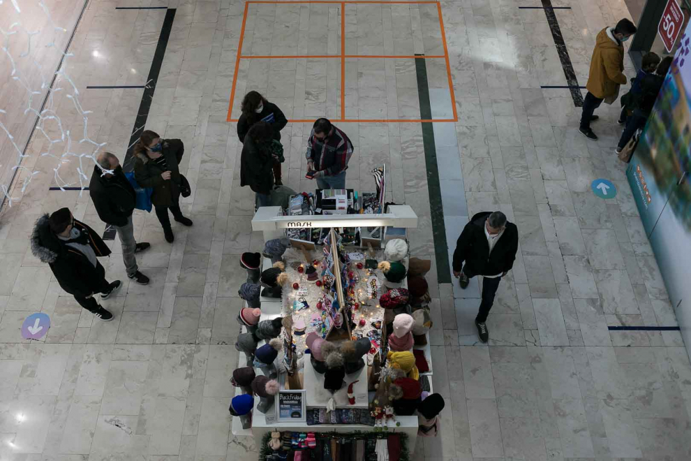 De compras en el centro de Zaragoza y en Puerto Venecia, este sábado 28 de noviembre.