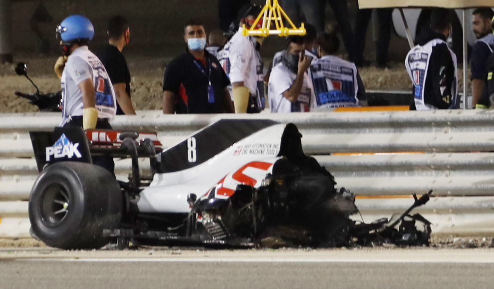 Formula One F1 - Bahrain Grand Prix - Bahrain International Circuit, Sakhir, Bahrain - November 29, 2020 General view as Haas' Romain Grosjean is seen in an ambulance after crashing out of the race Pool via REUTERS/Hamad I Mohammed[[[REUTERS VOCENTO]]] MOTOR-F1-BAHRAIN/