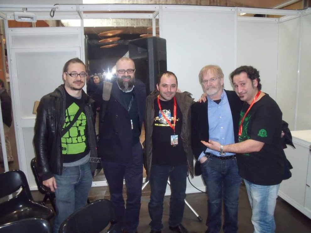 Carlos Gallego en salón del cómic de Zaragoza junto a Juan Royo. Carlos Ezquerra y el dibujante Fernando Blanco.