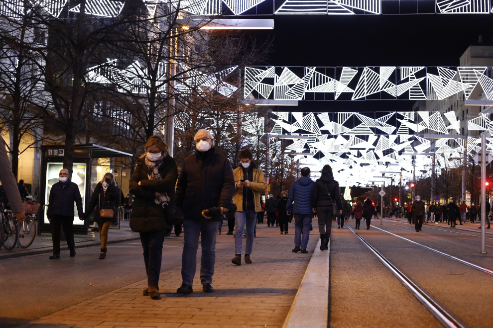 Ambiente de las calles de Zaragoza en el puente de diciembre.