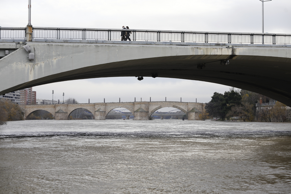 Crecida del río Ebro a su paso por Zaragoza