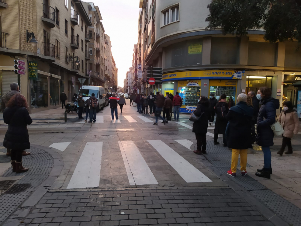 El sol naciendo justo en la calle Mayor de Zaragoza. Los rayos recorren toda la calle desde la Magdalena y siguen casi en línea recta por Espoz y Mina y Manifestación.