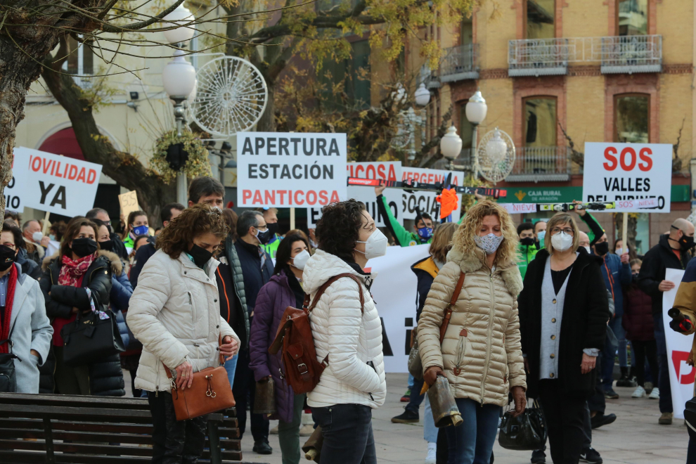 Multitudinaria manifestación en Huesca del sector de la nieve en el Pirineo