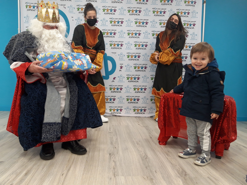 Los Reyes Magos visitan a los niños de Aspanoa en Zaragoza