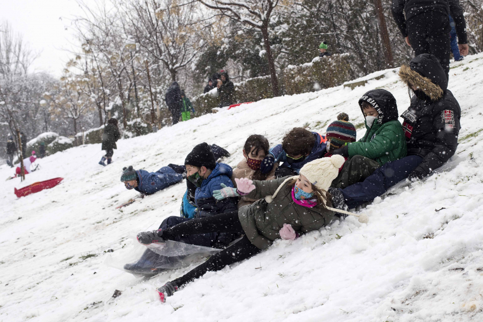 Nieve en el parque Bruil de Zaragoza