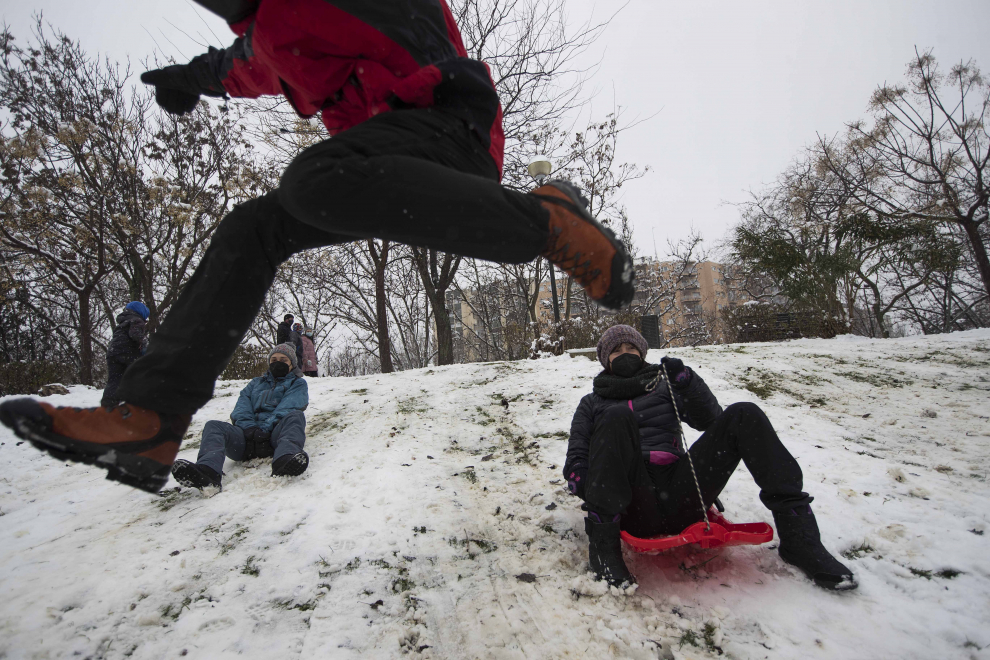 Nieve en el parque Bruil de Zaragoza