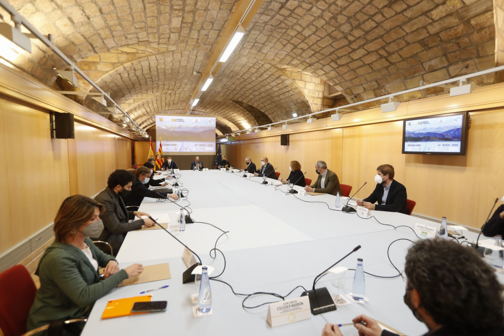 Reunión del Gobierno de Aragón con los representantes de las comarcas afectadas por el cierre del turismo de nieve
