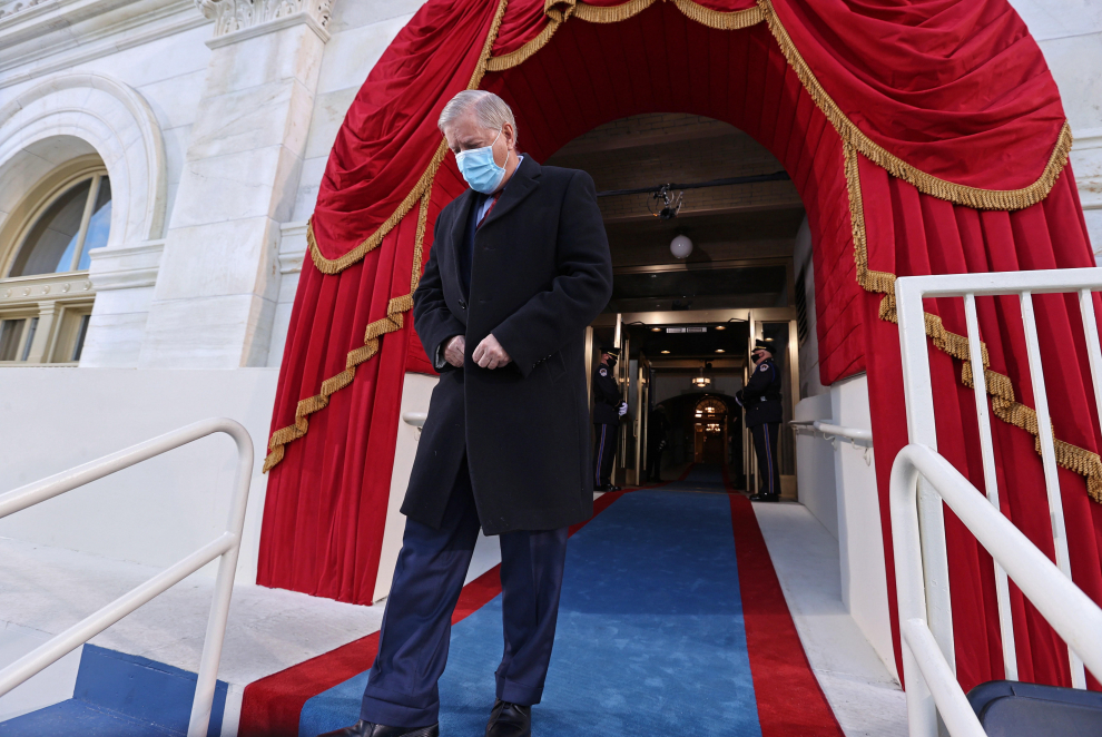 A guest arrives to attend the inauguration of Joe Biden as the 46th President of the United States on the West Front of the U.S. Capitol in Washington, U.S., January 20, 2021. REUTERS/Kevin Lamarque[[[REUTERS VOCENTO]]] USA-BIDEN/INAUGURATION