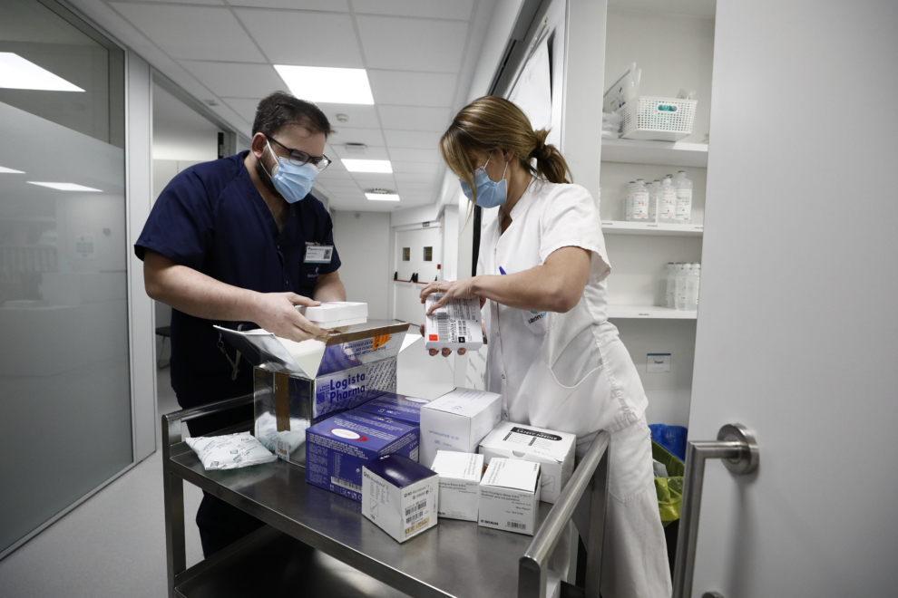 Llegada de las vacunas Pfizer a la Cínica Quirón de Zaragoza