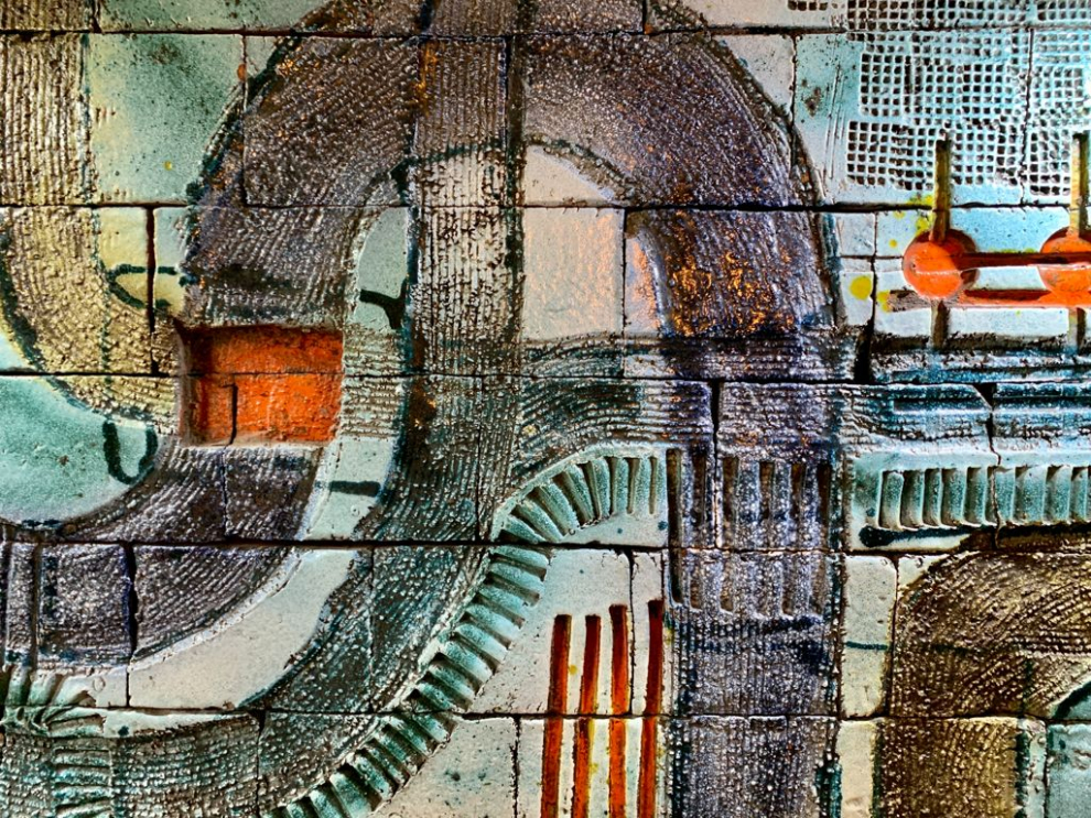 Mural del vestíbulo de Pedro Joaquín Soler 8, obra de José María González Ballesteros (Gomballest), para Muresa.