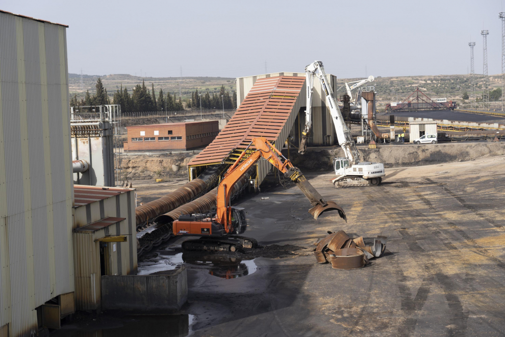 Endesa comienza los trabajos de desmantelamiento de la central termica de Andorra ( Teruel). Foto Antonio Garcia/Bykofoto.[[[FOTOGRAFOS]]]
