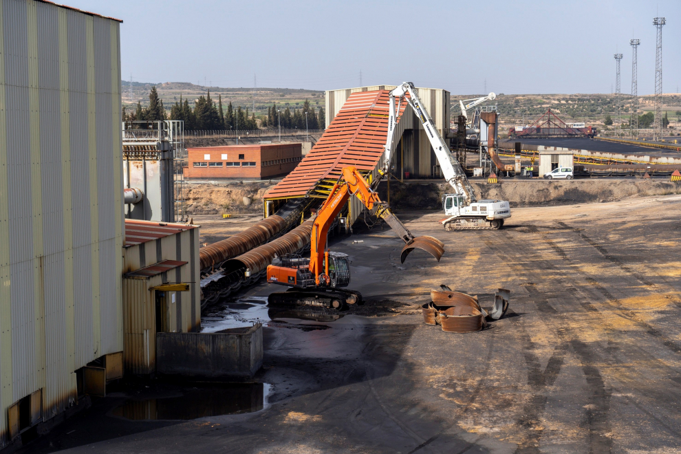 Endesa comienza los trabajos de desmantelamiento de la central termica de Andorra ( Teruel). Foto Antonio Garcia/Bykofoto.[[[FOTOGRAFOS]]]