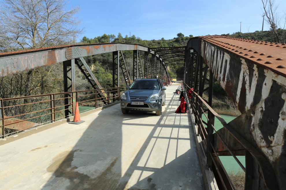 Reapertura a la circulación del puente de Santa Eulalia de Gállego tras más de un mes de obras.